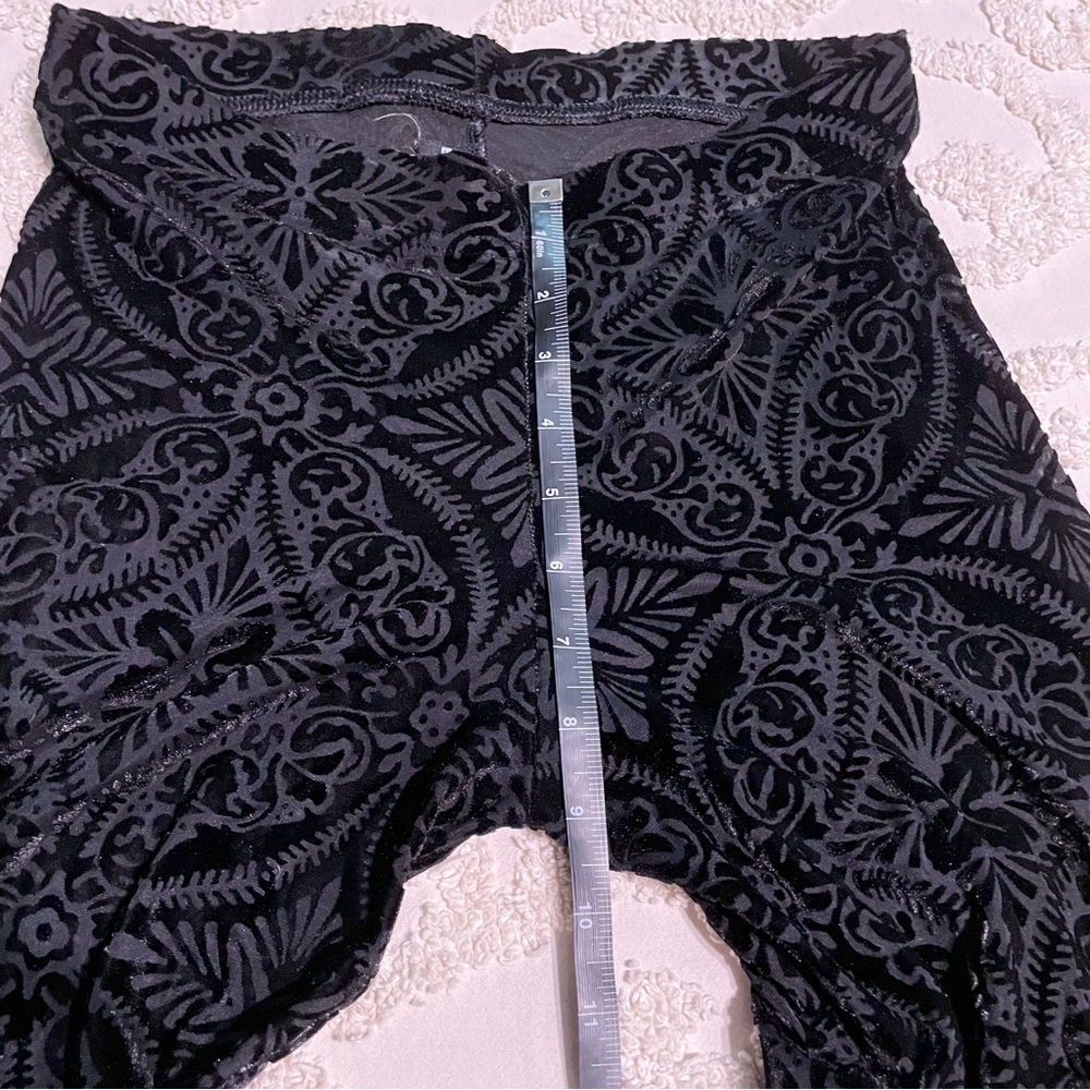 Blackmilk Gothic Velvet Patterned Leggings medium - Picture 5 of 10